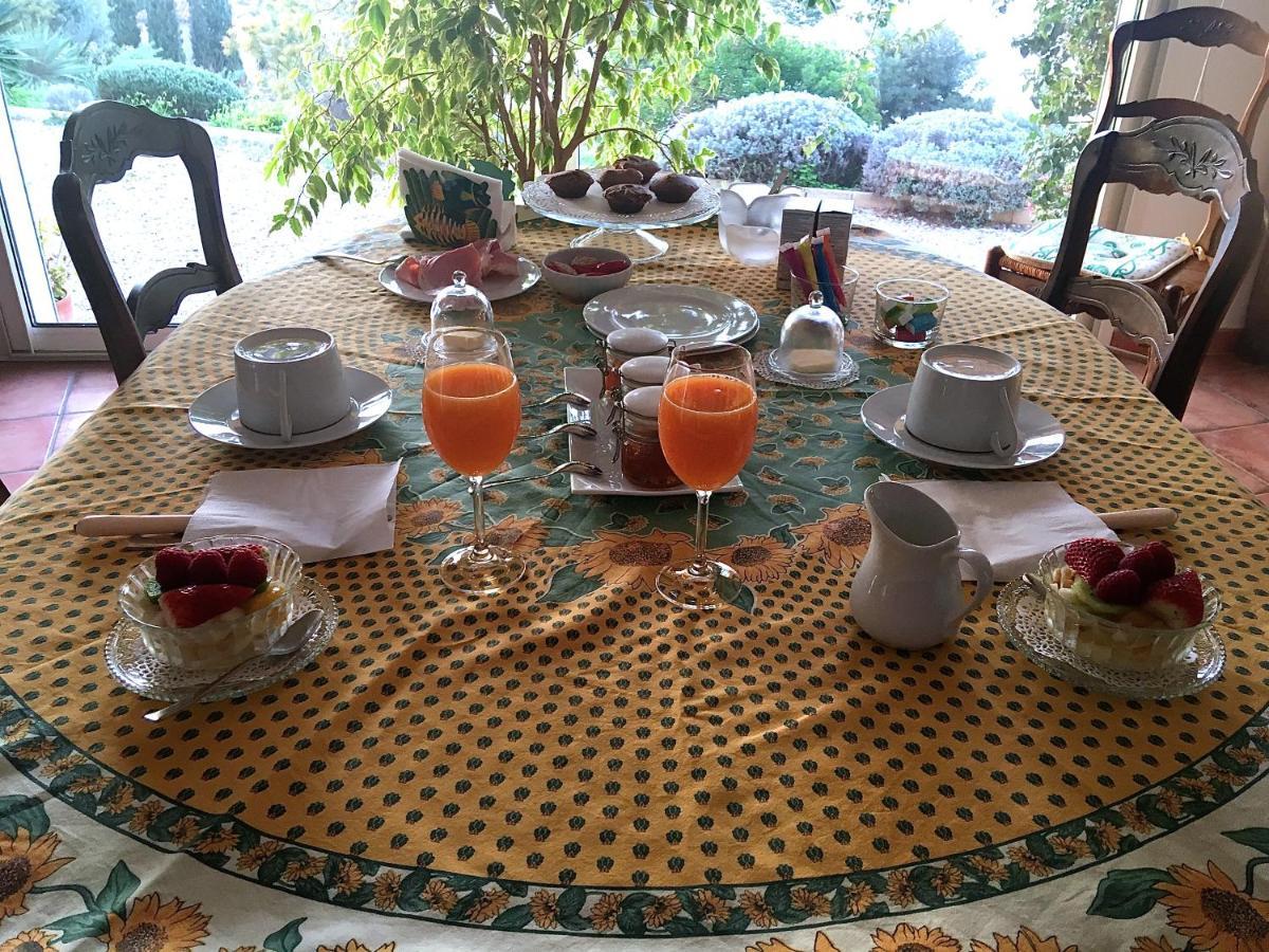 Les Bruyeres Bed & Breakfast แซ็ง-ม็องดรีเย-โซร์-แม ภายนอก รูปภาพ